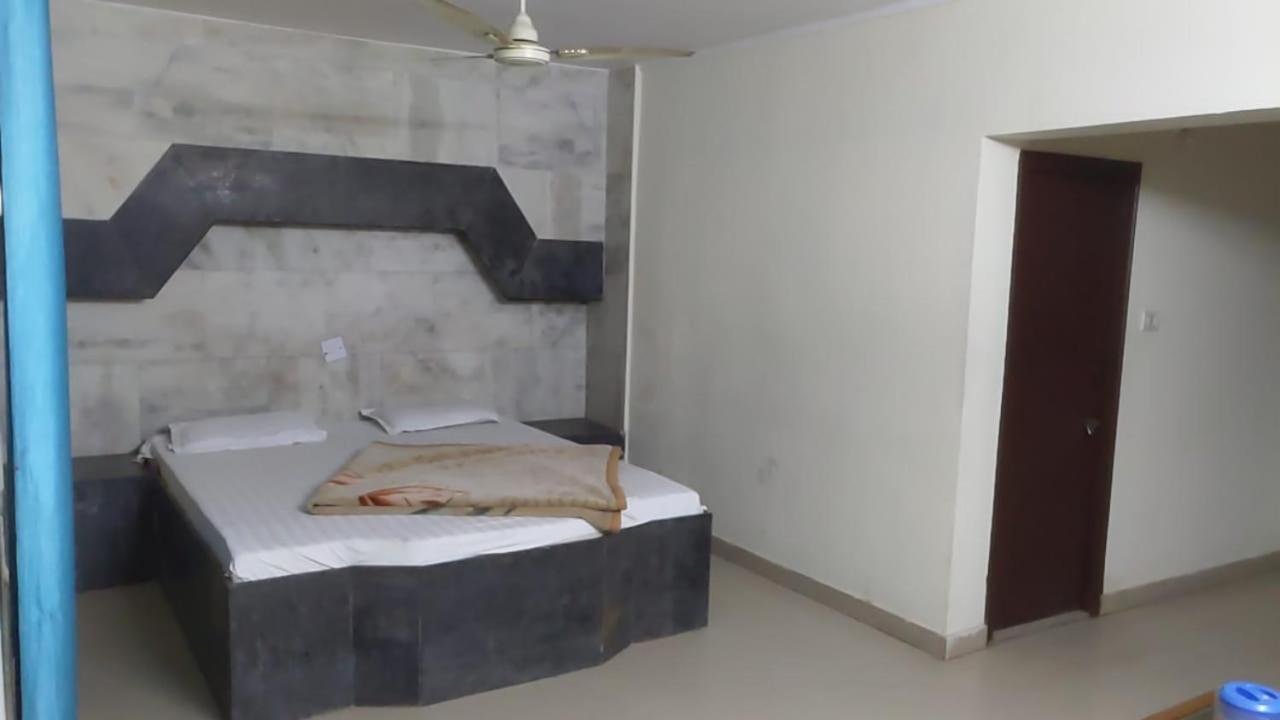 Hotel Raj Deluxe Haridwar Exterior photo