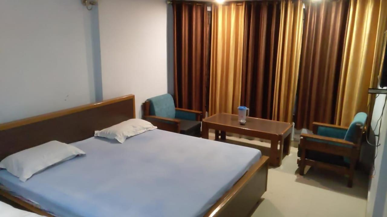 Hotel Raj Deluxe Haridwar Exterior photo